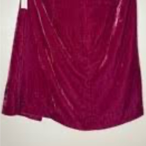Elegant Velvet Fuchsia mini skirt with tags. Brand new! Never worn - Picture 10 of 11